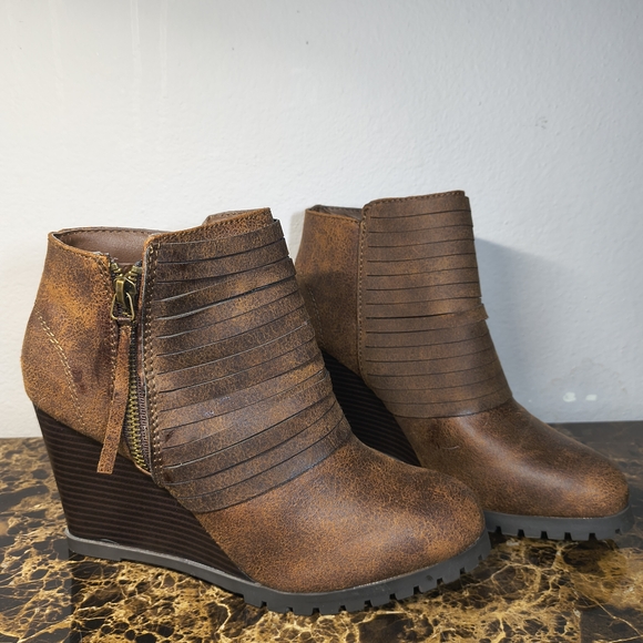 Sugar Brown Wedge Ankle Boots Size 7 Like New - Picture 14 of 14